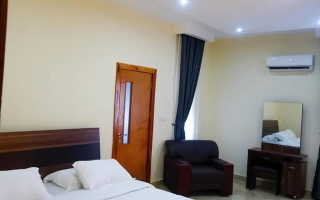 Stiyos Shortlet homes- Tastefully Furnished 3 Bedroom