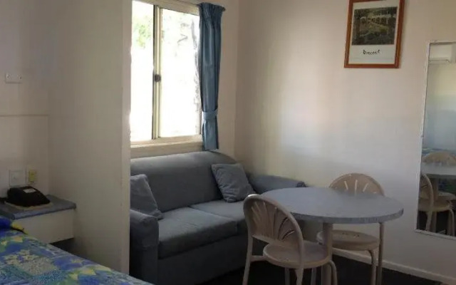 Bottle Tree Gardens Motel