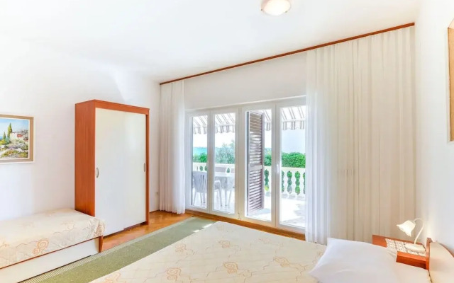 Apartments in House Liveric, in Vir at the Beach