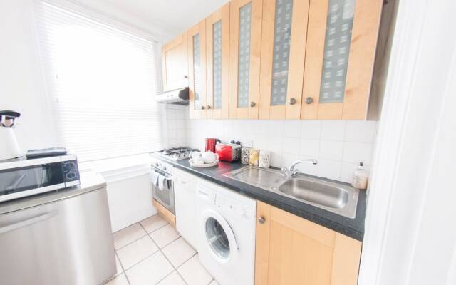 Newly Refurbished, Stylish 1BR Flat in Fulham