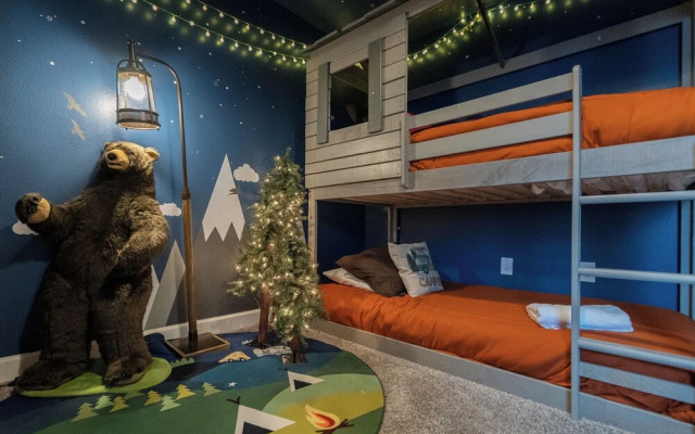 Storey Lake 10br Lakeview Home 4165