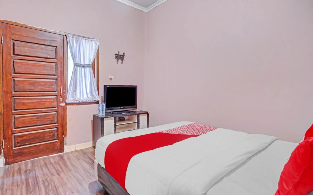 Hotel O Enggal Near Gor Saburai Formerly Hotel Pelangi – Guest Rooms – Bandar Lampung