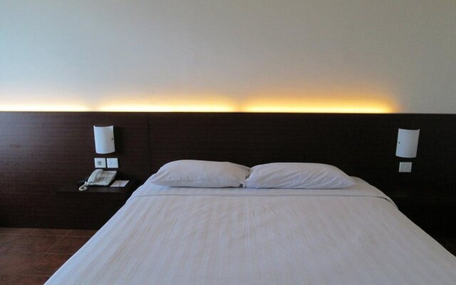 Capital O 1735 Adika Bahtera Hotel