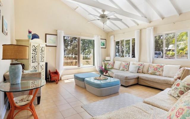 Seaside Escape: Luxury Beach House With Ocean Views