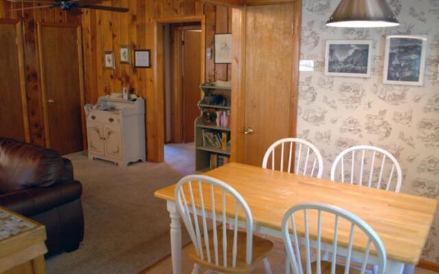 RedAwning Cabin #40 McCrays Retreat