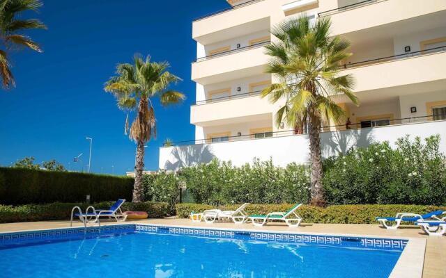 A04 - Large Modern 1 bed Apartment with pool by DreamAlgarve