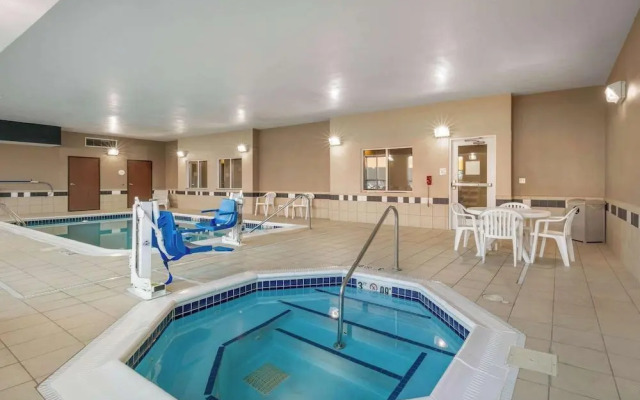 Comfort Inn & Suites Marion I-57