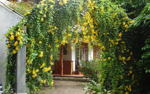 Thotupola Residence