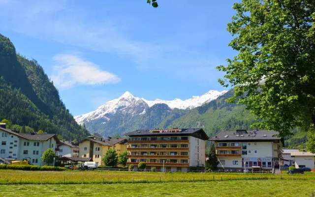 Deluxe Studio TOP 12