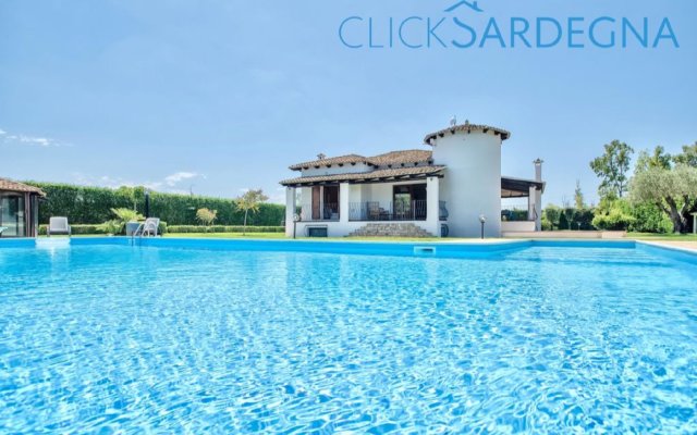 Alghero, Villa Claire de Lune with swimming pool ideal for 10 adults and 2 child