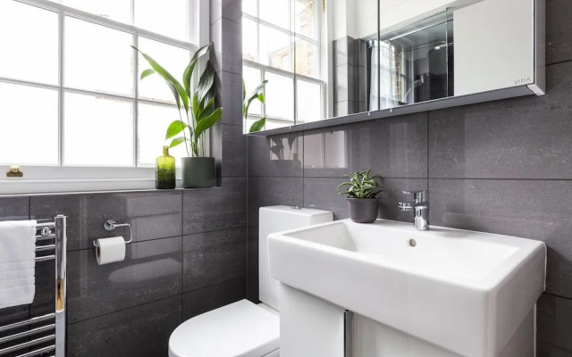 Bloomsbury Apartments by Flying Butler