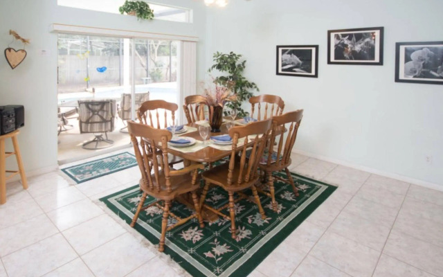 Nancy's Whipsering Oaks Villa