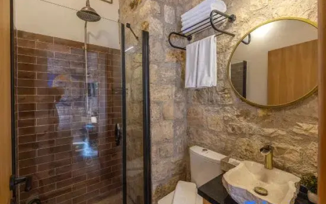 Atrium Suites
