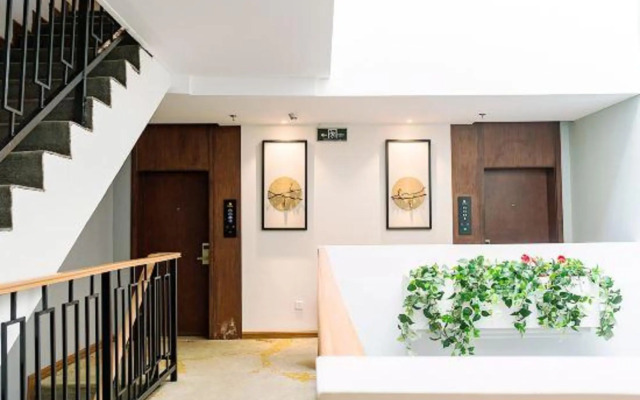 Brother Hotel (Chongqing Bagongli Used Car Trading Market)