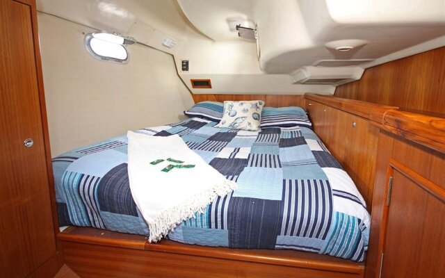 Dockside Yacht Lodging