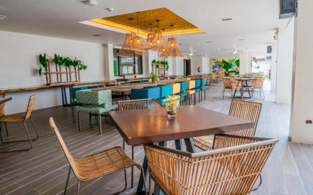 Charlie's El Nido