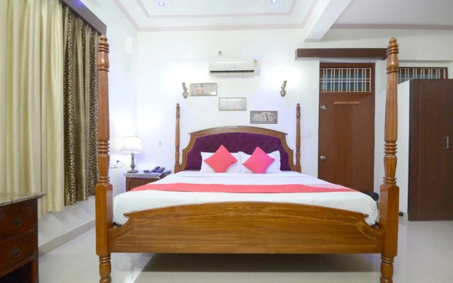 OYO 19035 Hotel Satkar