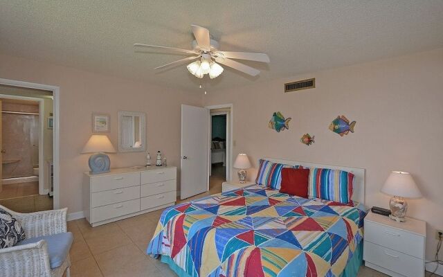 Shoreline 3036 Condo by RedAwning