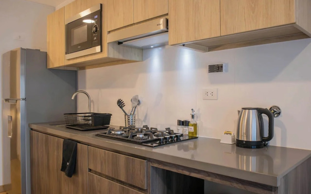 w Striking 1BR Duplex in Miraflores