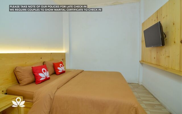 ZEN Rooms Near Darmawangsa Syariah