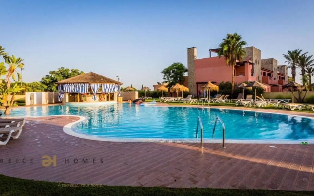 Greice Homes-Luxury 2 bed en-suite south facing & Golf view
