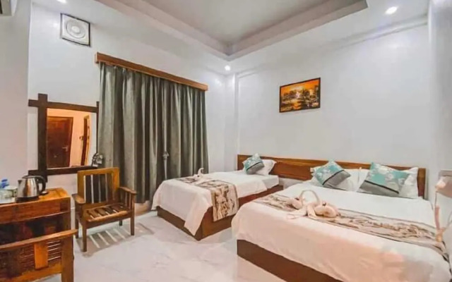 NuttyPhoy Hotel