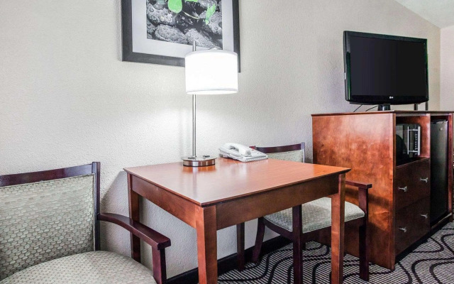 Quality Inn & Suites Altoona - Des Moines