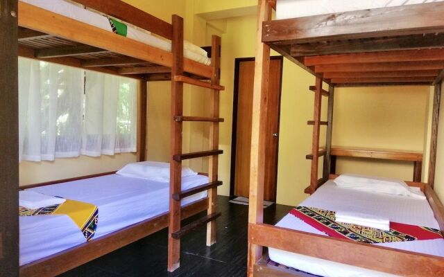 Ilakai Hostel - Adults Only