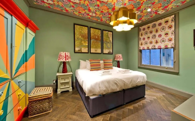 Colourful 3 Bed Kensington Garden Flat