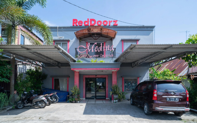 RedDoorz Syariah Near Tugu Dodol Kandangan