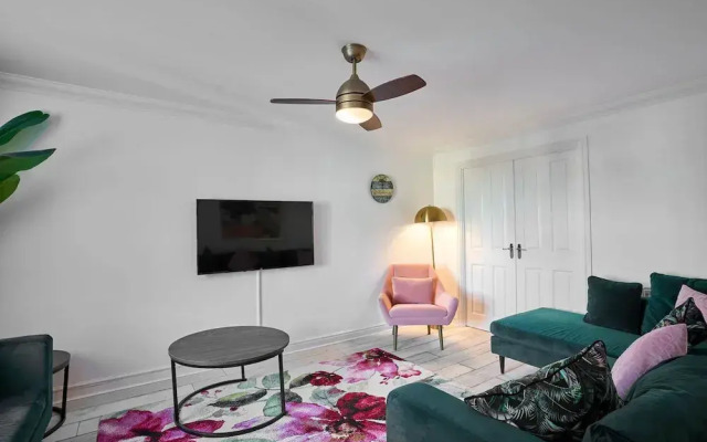 Host Stay Snowdrop Crescent I