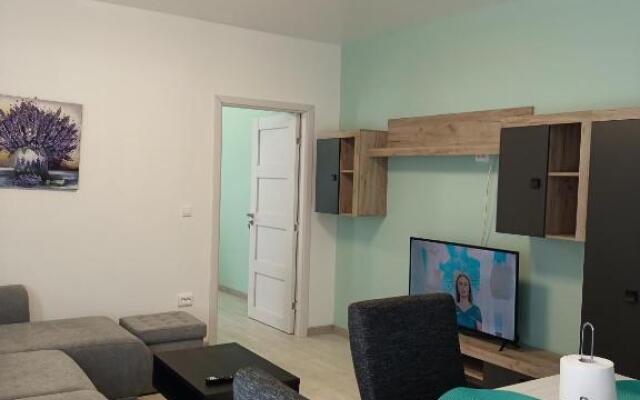 Apartament încântător cu terasa și cada cu jeturi!