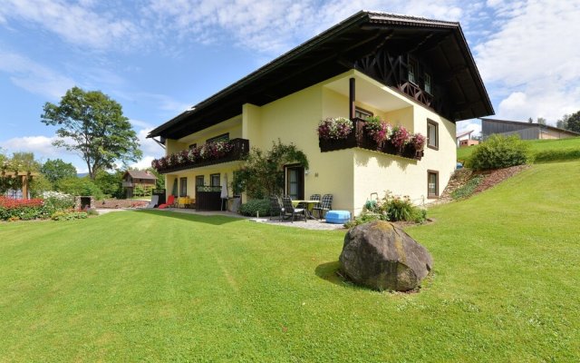 Quaint Apartment In Drachselsried Bavaria With Terrace