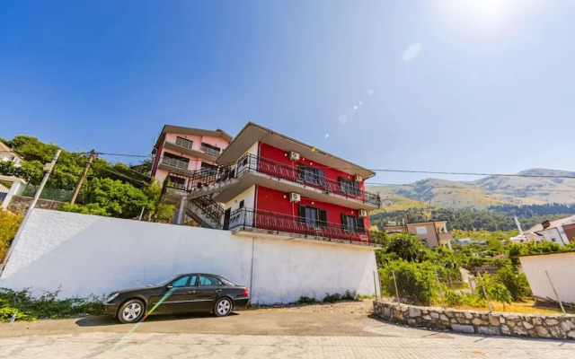 Red House 2 in Shkod r