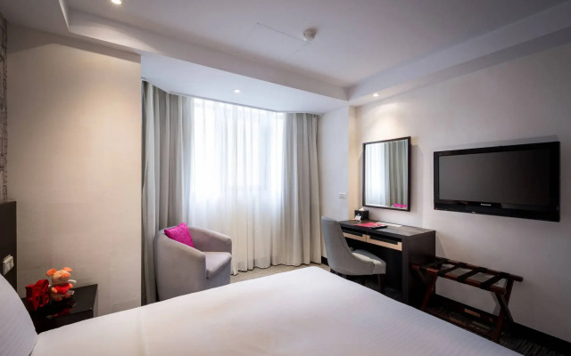 Hotel B
