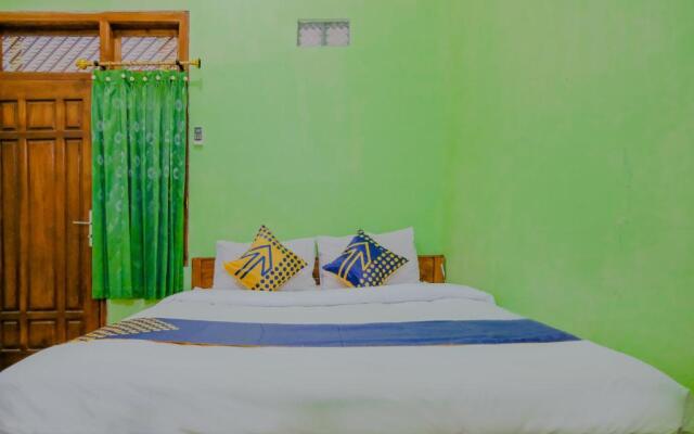 Super OYO 1759 Family Residence