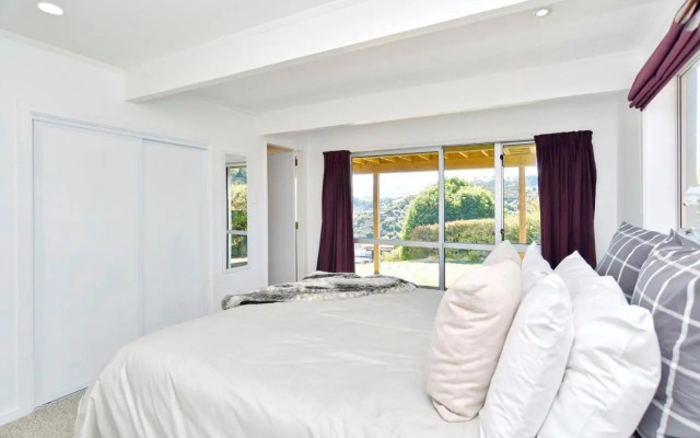 Akaroa Harbour View - Christchurch Holiday Homes