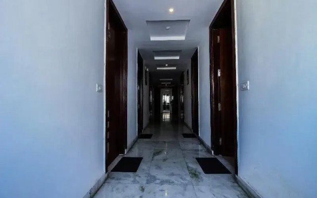 OYO Rooms Arakashan Road 3