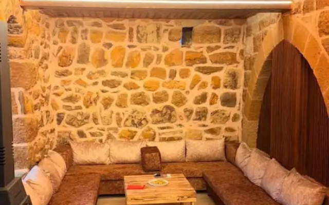 200 Year old Guesthouse 10 min From Faqra Club