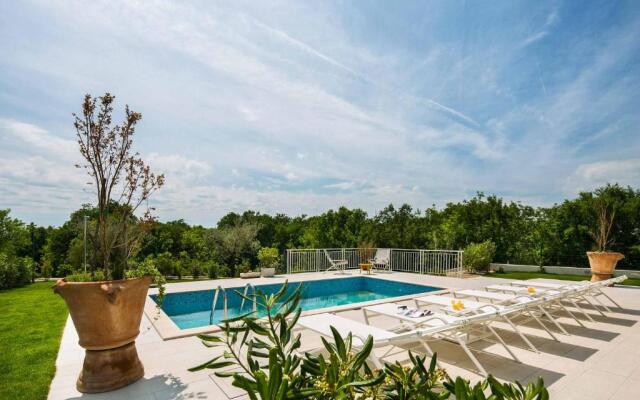 Villa White Pebble II