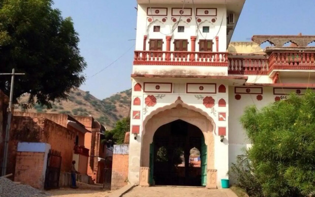 Tordi Garh Hotel