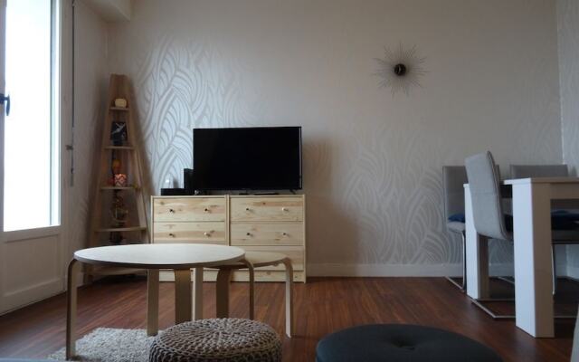 Studio Moderne avec jolie vue