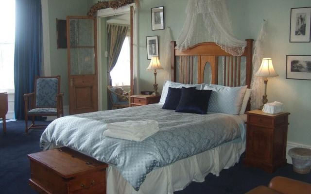 Colonial Accommodation @ Undine