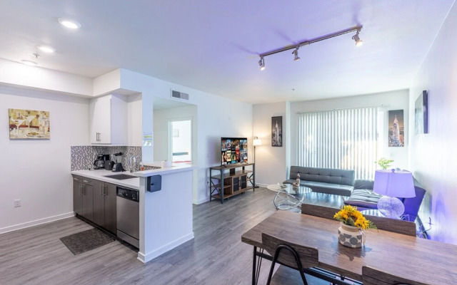 Modern 2br Apartment On Gordon St Hollywood 2 Bedroom Apts by RedAwning