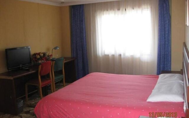 Home Inn Hong Kong Middle Road