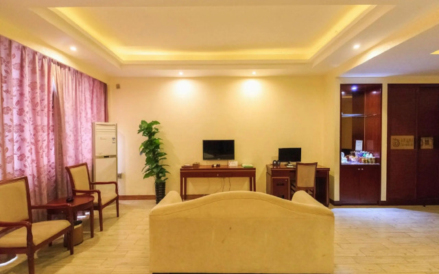 Tyrone Le Grand Large Hotel