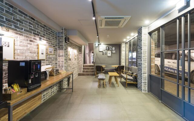 No. 25 Hotel