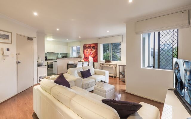 Coogee Beach With AC Close To Beach And City