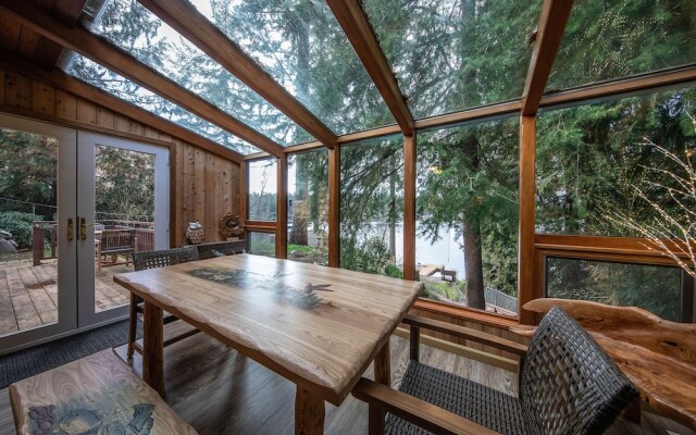 Koi Story Cabin