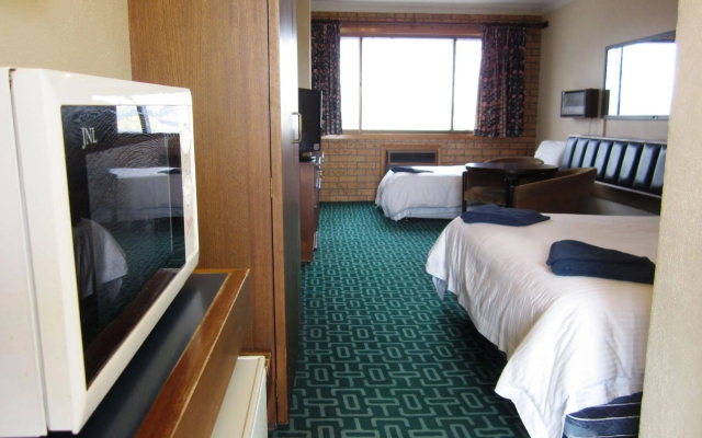 Canberra Lyneham Motor Inn